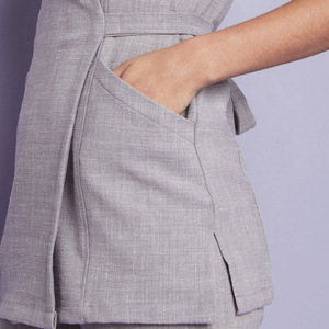 Ensemble tunique et pantalon style wrap, respirant, coton, polyester, élasthanne, uniforme de salon de beauté unisexe personnalisé avec poches - Product Image 3