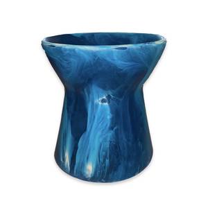 Vase à fleurs en résine de luxe aux motifs de dinosaures nordiques, de forme et de taille personnalisées, fait main en couleur rouge par The Handmade Collection - Product Image 6