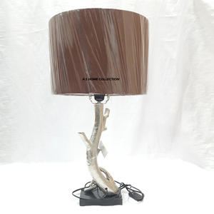Lampe de table en forme d'arbre au design magnifique, décoration d'intérieur, aluminium, métal, autres décorations d'intérieur, cadeau pour les anniversaires - Product Image 1