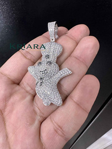 Pendentif Master Chief en or blanc, taille brillant ronde, charmant et élégant, bijou unisexe pour le quotidien - Product Image 4