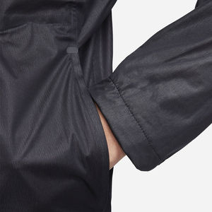 Conjunto Deportivo Personalizado para Mujer de Dos Piezas con Capucha, Chaqueta Cortavientos y Pantalones Cortos de Nailon y Poliéster para Verano - Product Image 3