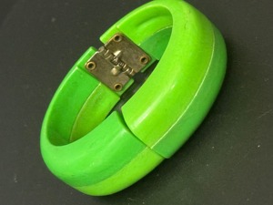 Brazalete de Resina Verde de Moda con Cierre Metálico, Diseño Exquisito, Regalo Promocional Novedoso - Product Image 1