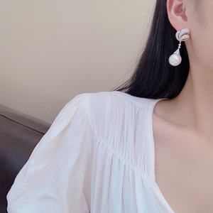 Pendientes Largos de Plata de Ley 925 con Perla Natural Verde Pavo Real de 10-11 mm, con Caja de Regalo, Producto Nuevo - Product Image 3