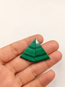 En gros, pierre précieuse naturelle de malachite verte, paire de cabochons à taille rose et ovale, pierre brute, cristal de guérison avec jeu de couleurs - Product Image 1