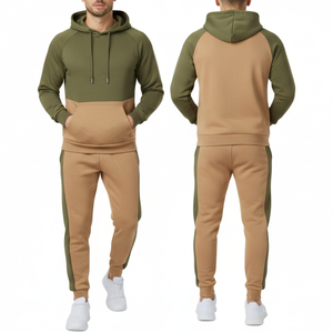 Chándal personalizado para hombre en verde oliva y caqui - Sudadera con capucha raglán en tonos tierra con pantalón con franja lateral en contraste. - Product Image 3