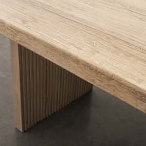 Mesa de Comedor Kora de Madera de Olmo Reciclada, Tablero Rectangular Sólido, Patas Acanaladas, Muebles Rústicos Modernos Hechos a Mano para el Hogar - Product Image 2