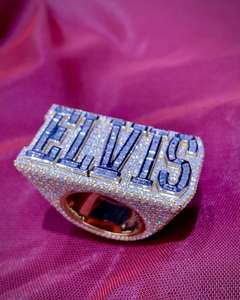 Anillo de Compromiso o Matrimonio con Diseño de Dos Tonos, Estilo Hip Hop, Plata 925, Diamantes Moissanite VVS Baguette, Letra Inicial Personalizada - Product Image 1