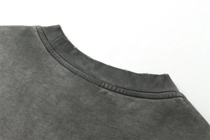 T-shirt noir à manches courtes et col rond pour homme, coupe oversize, en jersey de coton uni, tricoté, design écoresponsable - Product Image 4
