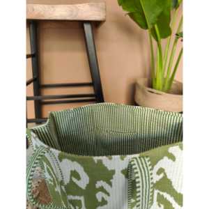 Bolso Tote de Algodón Acolchado Hecho a Mano en India. Bolsa de Tela Reutilizable Ecológica. Bolsa de Compras Promocional con Diseño Geométrico Ikat Verde - Product Image 1