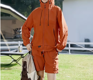 Ensemble court à capuche élégant en polyester pour femme, respirant, deux pièces, tenue décontractée, coupe ample, confort quotidien, vêtements décontractés - Product Image 1