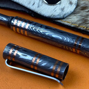 Bolígrafo de Oficina de Acero de Damasco Premium, Instrumento de Escritura Elegante Hecho a Mano para Reuniones, Regalos Corporativos y Escolares - Product Image 3