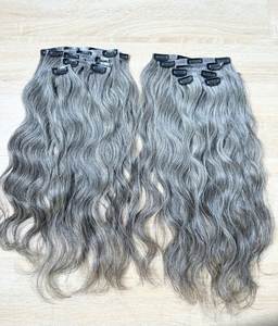 Extensions de cheveux à clipser de 26 pouces, ombrées, ondulées, en fibre synthétique, gris argenté, longues, ondulées - Product Image 4
