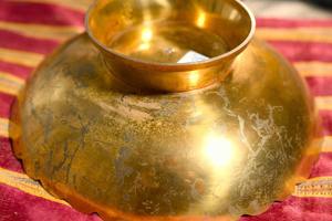 Cuenco Decorativo Grabado con Acabado Dorado Estilo Real, Ideal para Exhibición en Mesas de Eventos, Centro de Mesa para Fiestas y Decoración de Hogar de Lujo - Product Image 6