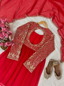 Ensemble prêt-à-porter entièrement cousu comprenant un haut en georgette avec broderies Zari et sequins, un pantalon Sharara et un dupatta. - Product Image 6