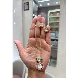 Precioso conjunto de collar de moissanita chapado en oro de alta calidad con aretes, colección para bodas, para mujeres y niñas. - Product Image 2