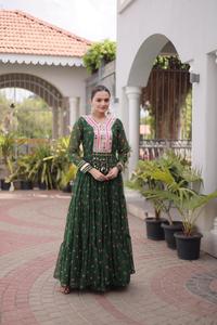 Nueva Colección de Diseñador para Navratri: Vestidos Anarkali de Georgette Sintética con Estampado Laheriya y Trabajo Kutche, Vestidos Navratri con Gran Vuelo - Product Image 2