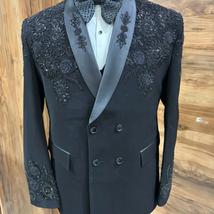 Blazer de esmoquin negro bordado de doble botonadura para hombre – Traje de diseñador para bodas y fiestas con solapa de satén - Product Image 1