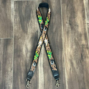 Correa de Cuero Occidental Hecha a Mano con Diseño de Cactus y Herradura, Correa de Repuesto de Alta Calidad para Cámara y Bolsos - Product Image 3