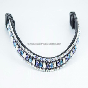 Suministro al por Mayor de Bandas Frontales para Caballos de Cuero Genuino Negro de Todas las Formas con Cristales Azules y Blancos, Perlas y Cadena de Metal - Product Image 1