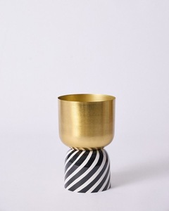 Macetero Moderno de Metal Dorado, Diseño Minimalista, Soporte para Plantas de Interior, Decoración de Escritorio, Acabado con Recubrimiento en Polvo - Product Image 3