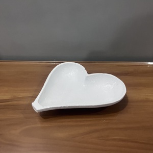 Artisan Design Heart Shaped Aluminium Decorative Tray Modern Design Valentine'S Day Gift White Single Piece Living Room - Product Image 4