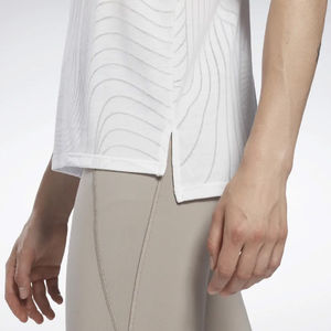 Camiseta deportiva personalizada para yoga, top sin mangas para mujer, para entrenamiento en el gimnasio, de alta calidad, con impresión de logotipo personalizado, ligera. - Product Image 6