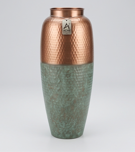 Jarrón de suelo de cobre y verde hecho a mano de primera calidad, estilo bohemio, accesorio de mesa de metal con diseño martillado para inauguración de casa - Product Image 4