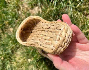 Sandales de plage respirantes en jacinthe d'eau pour femmes, fabriquées au Vietnam - Product Image 4