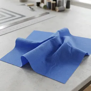 Rouleau de tissu non tissé SSMMS à cinq couches, hydrophobe, anti-UV, respirant, 100% polypropylène, pour robe chirurgicale médicale - Product Image 1