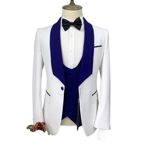 Costume de smoking trois pièces blanc contrastant pour homme avec gilet rouge, idéal pour événements spéciaux, spectacles et mariages - Product Image 5