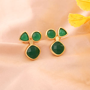 Pendientes de tuerca geométricos con incrustaciones de ónix verde multicolor vintage para mujer, chapados en oro de 18k, de latón macizo, ideales para fiestas y cócteles. - Product Image 2
