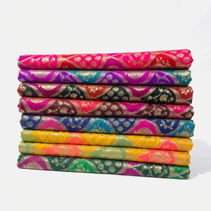 ผ้าไหมโบรเคดโพลีเอสเตอร์ 100% หรูหรา ประดับด้วยลายทองคำแบบซารี  ทออย่างประณีต เป็นมิตรกับสิ่งแวดล้อม น้ำหนักปานกลาง เหมาะสำหรับงานแต่งงาน - Product Image 1