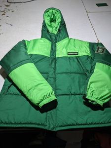 Chaqueta Acolchada Impermeable para Hombre, Diseño Moderno, Personalizada, con Cierre y Relleno - Product Image 2