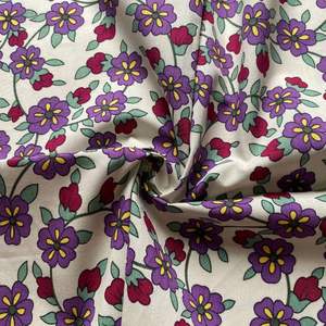 Tela de Rayón 100% con Estampado Floral para Confección de Vestidos, Camisas, Faldas y Ropa de Estar por Casa - Product Image 2