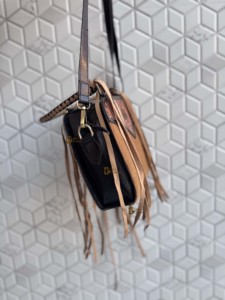 Sac fourre-tout élégant en cuir avec franges et fermeture éclair, style bohème, grande capacité, pour femme, à porter en bandoulière - Product Image 2