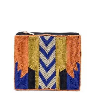 Porte-monnaie unique en perles de rocaille avec motif floral moderne, pochette à monnaie perlée glamour pour femme au style artisanal de luxe - Product Image 3