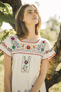 Vestido midi de algodón blanco bordado a mano estilo mexicano para mujer, elegante, con cuello cuadrado y mangas cortas, informal. - Product Image 5