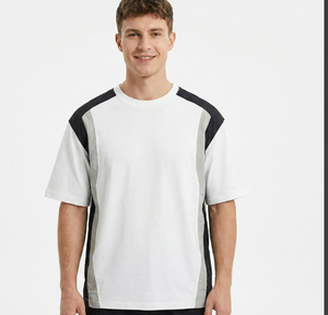 Camiseta de hombre con bloques de color y costuras en contraste, cuello redondo oversize, venta al por mayor, talla personalizada, estilo Y2K Streetwear, con diseño frontal. - Product Image 6