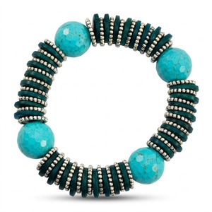 Pulsera elástica con cuentas de turquesa con detalles plateados y discos de color verde oscuro, joyería bohemia hecha a mano con piedras preciosas para mujer - Product Image 1