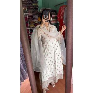 Ensemble de robe Anarkali de créateur Aarohi pour femmes, avec dupatta et bas, blanc, taille M - Product Image 3