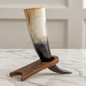 Corne à boire viking artisanale des artisans royaux avec support |   Chope à bière en corne de buffle naturelle, style nordique - Product Image 4