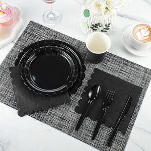 Kit di 175 Pezzi per Festa Nera con 25 Piatti, Tovaglioli con Bordo Ondulato, Bicchieri in Plastica e Posate Monouso - Product Image 2