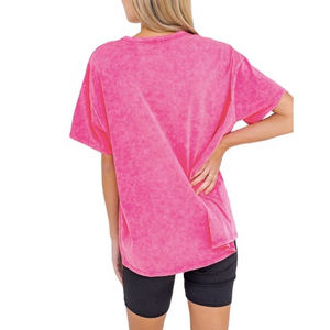 เสื้อยืดผู้หญิงแบบฟอกสี 220GSM ผ้าฝ้ายหนานุ่ม สไตล์สตรีทแนวอเมริกัน รับผลิตแบบ OEM แบรนด์ส่วนตัว โรงงานผู้ผลิต ราคาถูก - Product Image 5