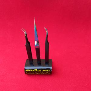 Pinzas para pestañas curvadas de calidad premium, embalaje personalizado, revestimiento de plasma dorado, resistentes al óxido, ligeras, especiales para entrenadores de pestañas. - Product Image 3