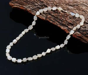 สร้อยคอประดับเม็ดมูนสโตนสีขาวธรรมชาติทรงเหลี่ยมเจียระไน ทำด้วยมือ ประดับอัญมณีมูนสโตน สร้อยคอหินประจำเดือนเกิดเดือนมิถุนายน ดีไซน์หรูหรา - Product Image 3