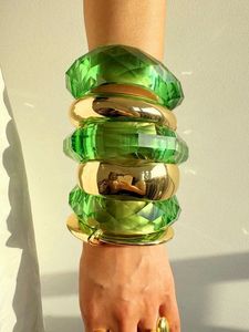 Brazaletes de Resina Hechos a Mano con Impresión Digital, Teñido Liso, Accesorios de Moda Premium Hechos a Mano para Mujer, Marca TCE, Modelo Tce00 - Product Image 4