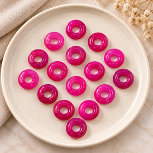 Colgante de Calcedonia Rosa Intenso Liso en Forma de Donut de 15mm para Fabricación de Joyas, Sanación con Cristales, Reiki y Amuleto Energético - Product Image 1