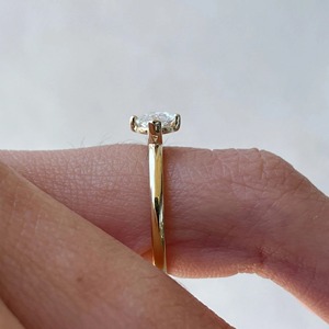 Bague en moissanite taille marquise 1,25 carat, plaquée or jaune 14K sur argent, bague solitaire minimaliste pour usage quotidien - Product Image 2