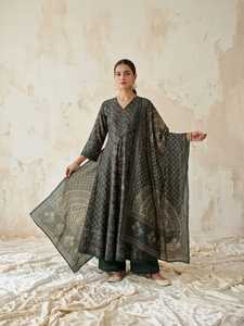 Traditional Indian Cotton Anarkali <b>Kurti</b> With Palazzo Dupatta Floral Print Loose Fit Knee Length <b>For</b> <b>Women</b> Autumn Ethnic Wear - Product Image 3