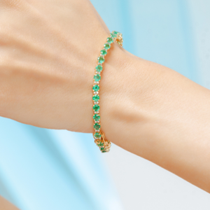 Pulsera de tenis de moda con esmeralda redonda y diamantes engastados en oro de 18 quilates - Product Image 6